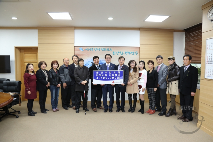 수암교회 희귀난치성질환아동 후원금 전달식 의 사진