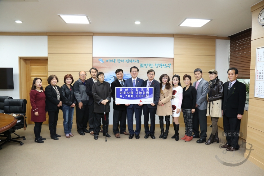 수암교회 희귀난치성질환아동 후원금 전달식 의 사진