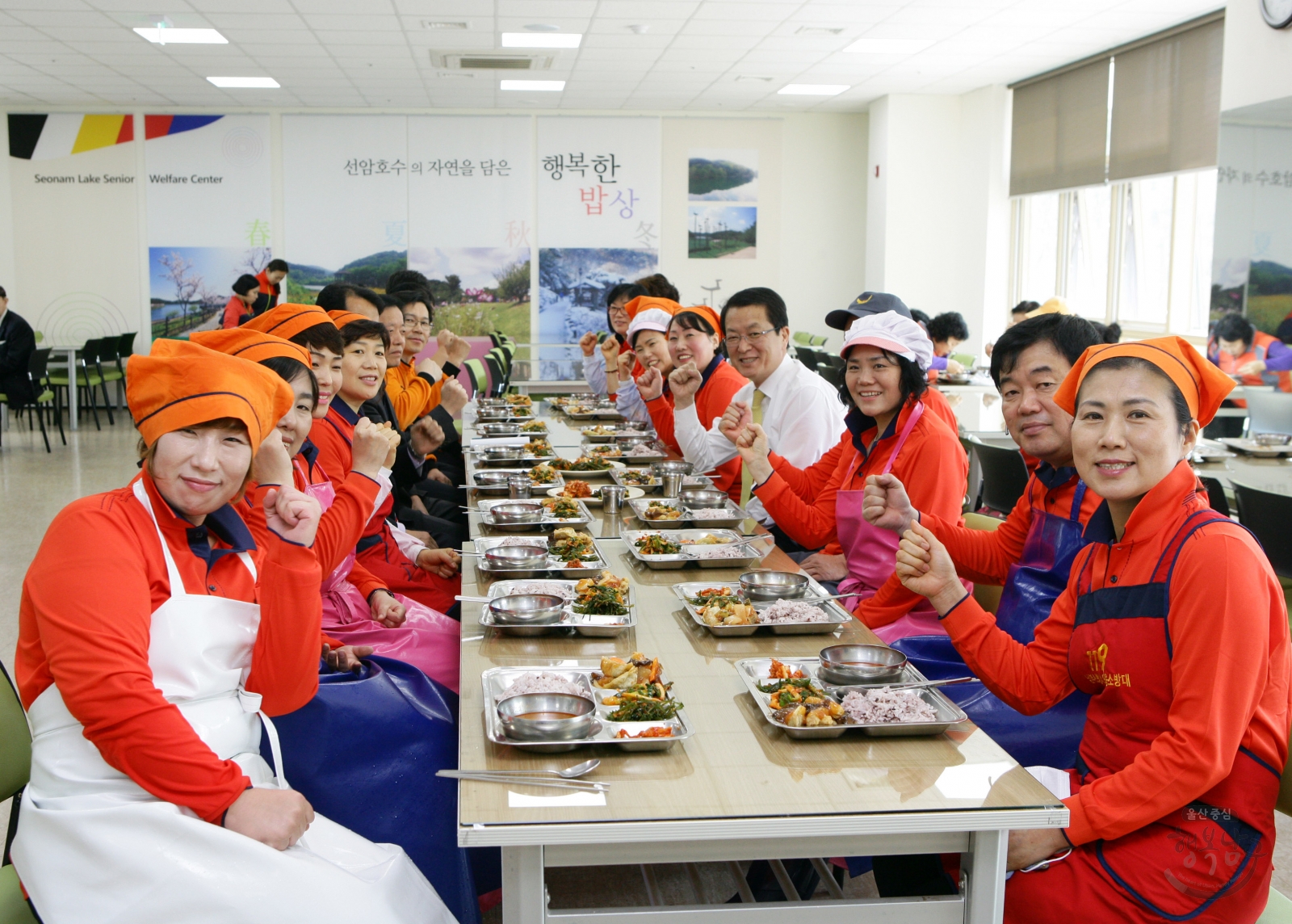 선암호수노인복지관공단 의용소방대 급식봉사 의 사진