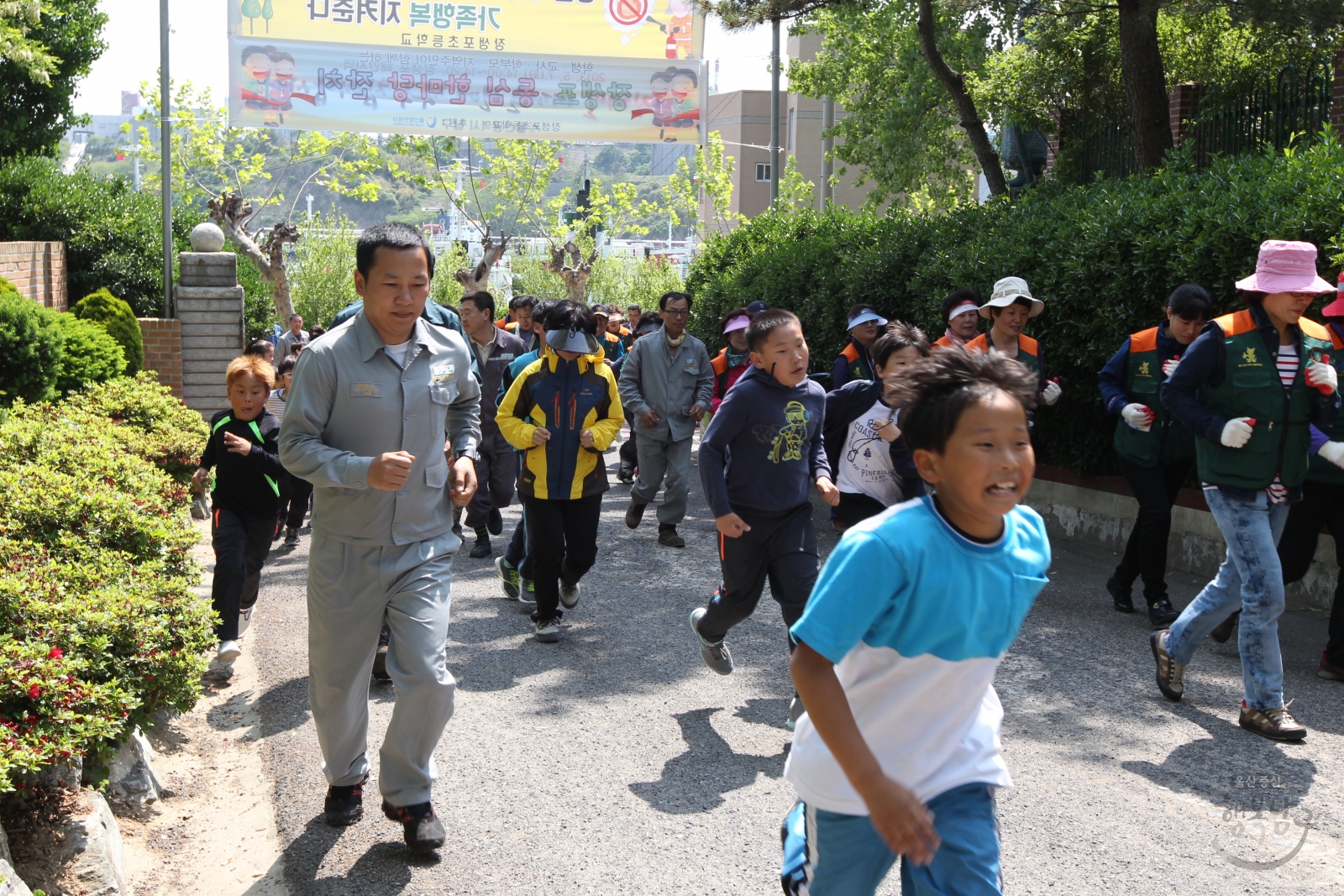 장생포초등학교 지진해일대피훈련 의 사진