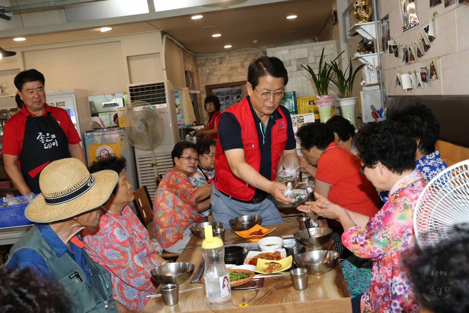 공업탑 봉사회 급식봉사활동 의 사진