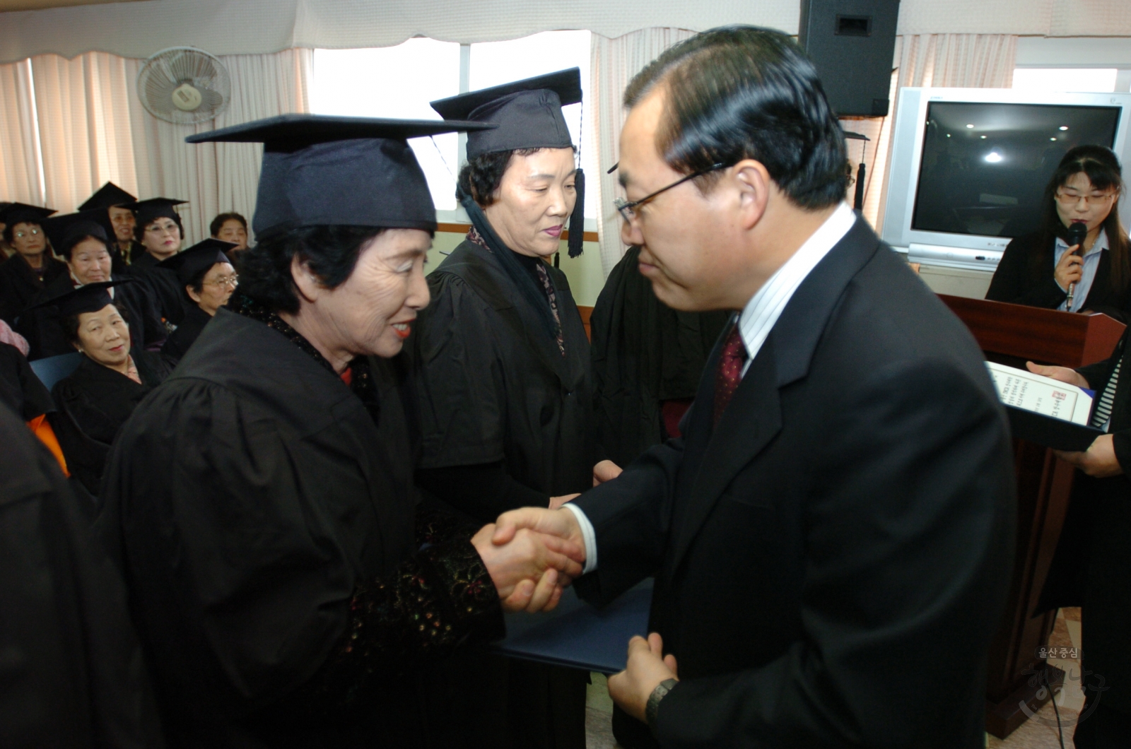 장수대학 졸업식 의 사진