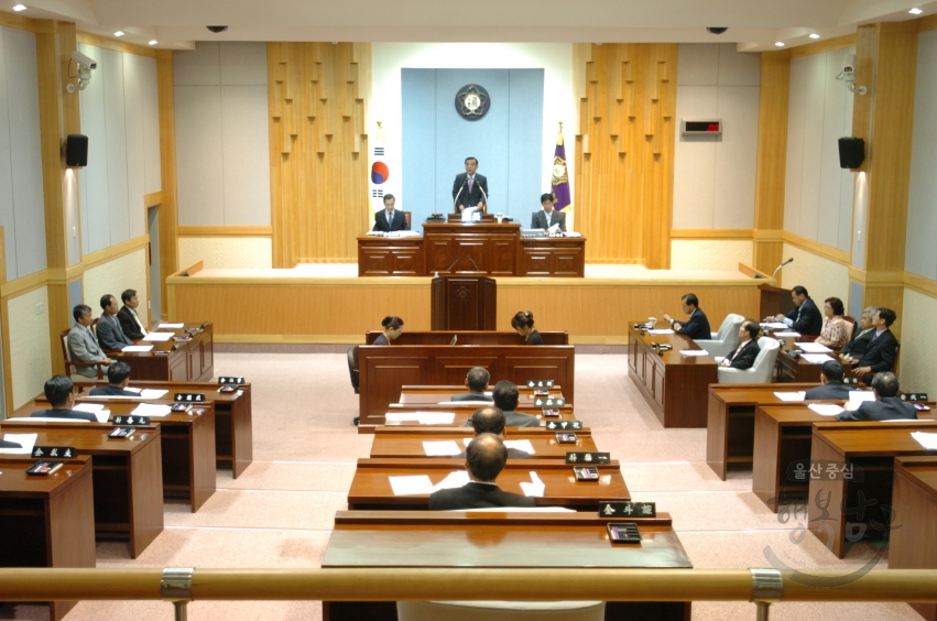 의회 본회의 의 사진