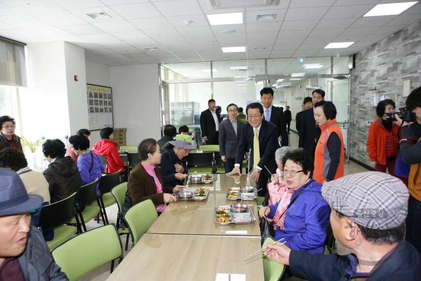 선암호수노인복지관공단 의용소방대 급식봉사 의 사진