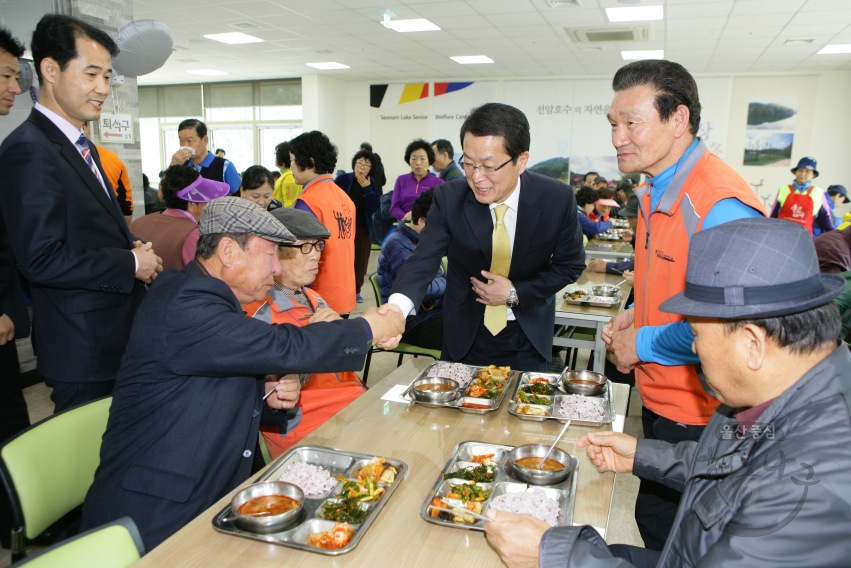 선암호수노인복지관공단 의용소방대 급식봉사 의 사진