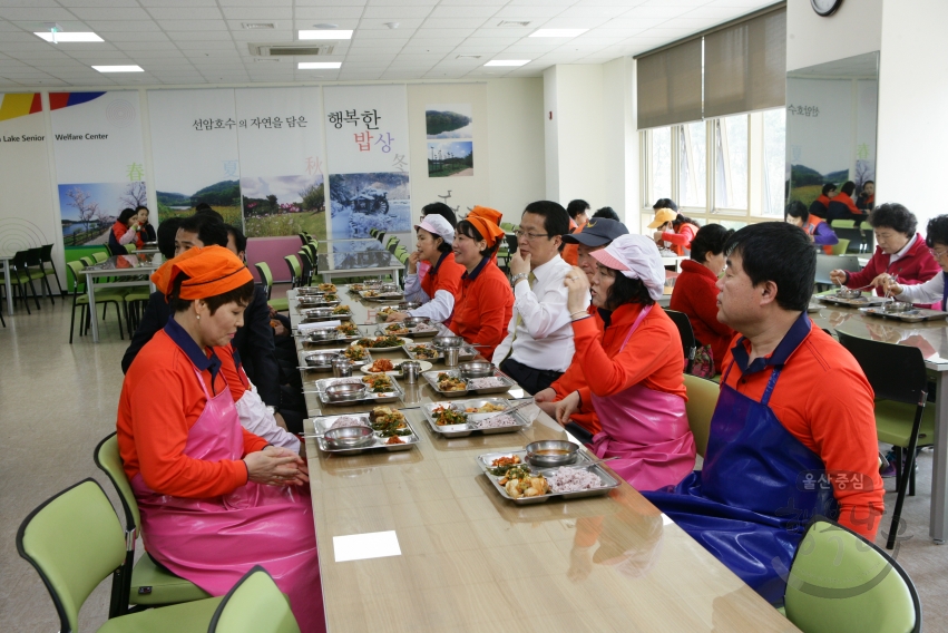 선암호수노인복지관공단 의용소방대 급식봉사 의 사진