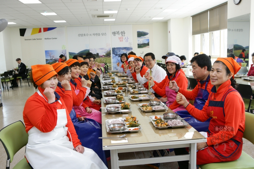 선암호수노인복지관공단 의용소방대 급식봉사 의 사진