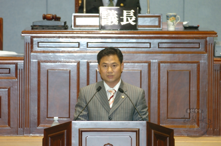 의회 본회의 의 사진