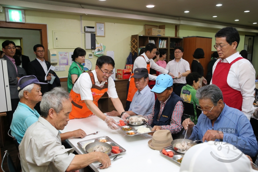 나눔과섬김의집 경로식당 배식봉사활동 의 사진