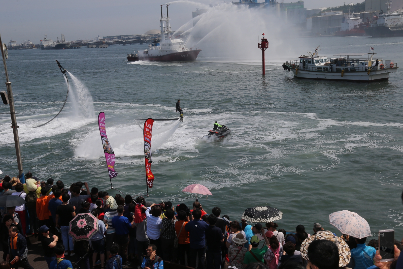 2016울산고래축제 수상퍼포먼스 의 사진