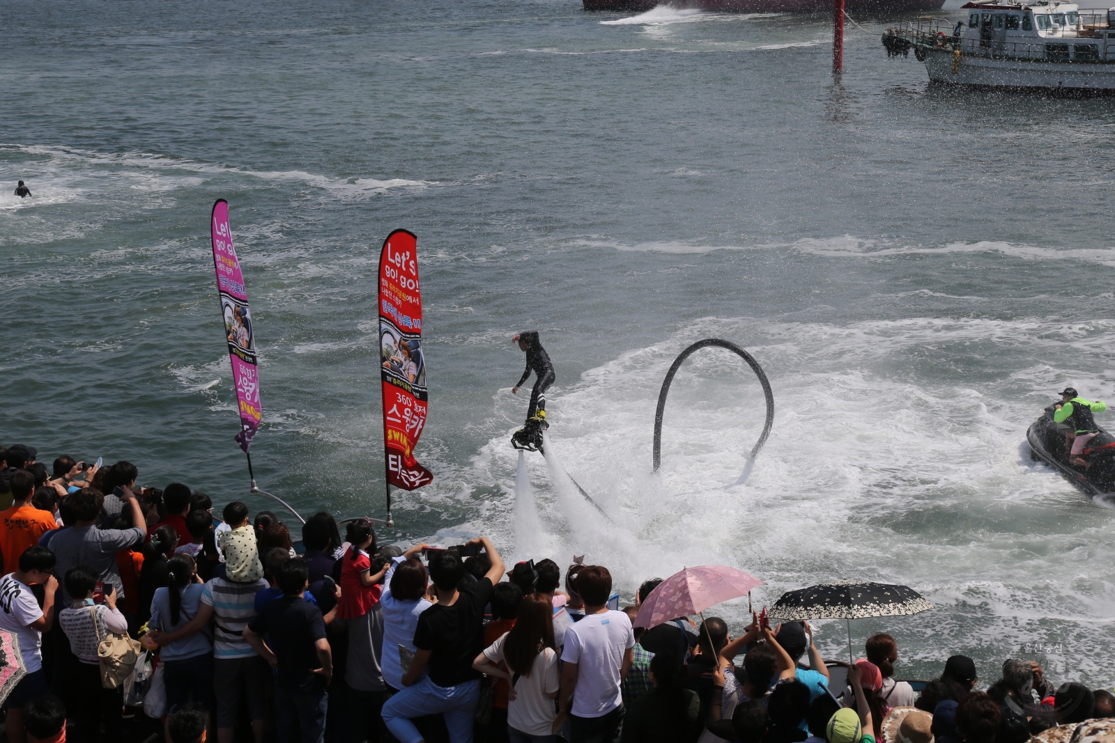 2016울산고래축제 수상퍼포먼스 의 사진