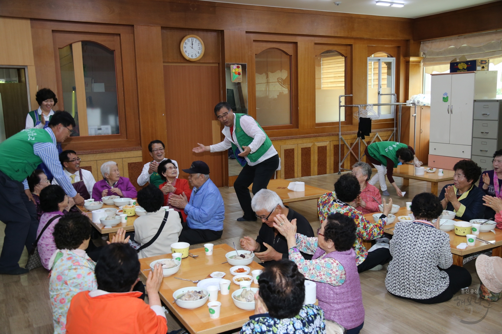 옥동 새마을부녀회 급식봉사 의 사진