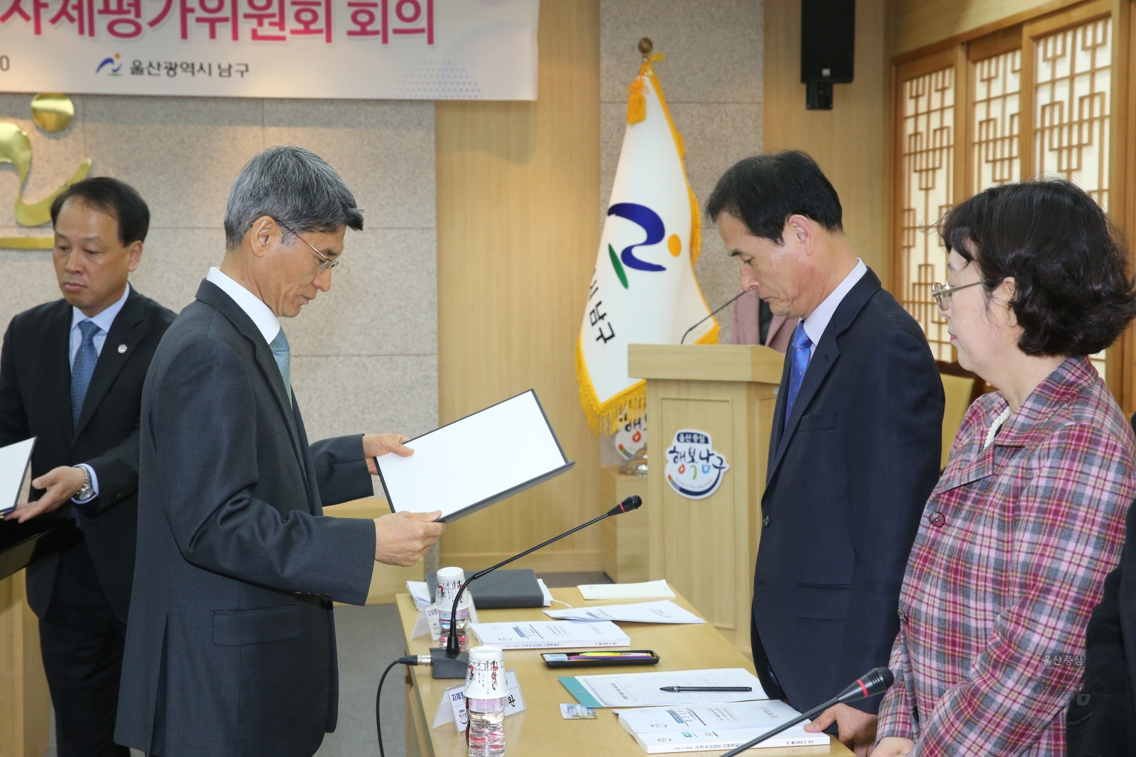 상반기 남구 자체평가위원회 회의 의 사진