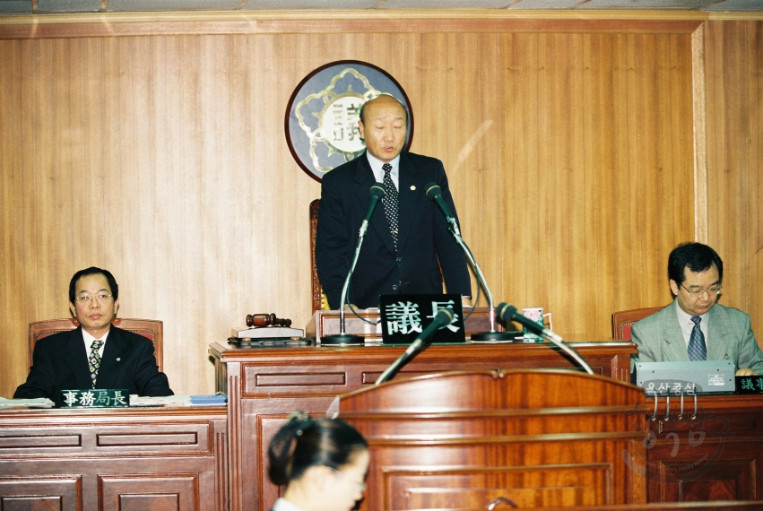 2001년 중기 지방재정계획 심의위원회 의 사진