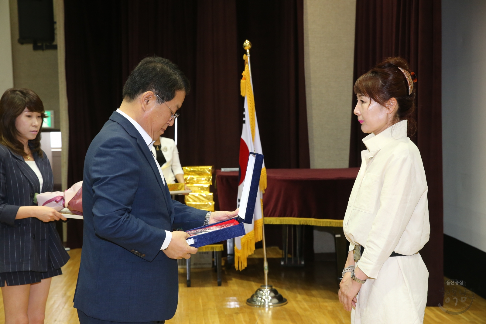 미용사회 울산광역시남구지회 유공자 표창장 수여 의 사진