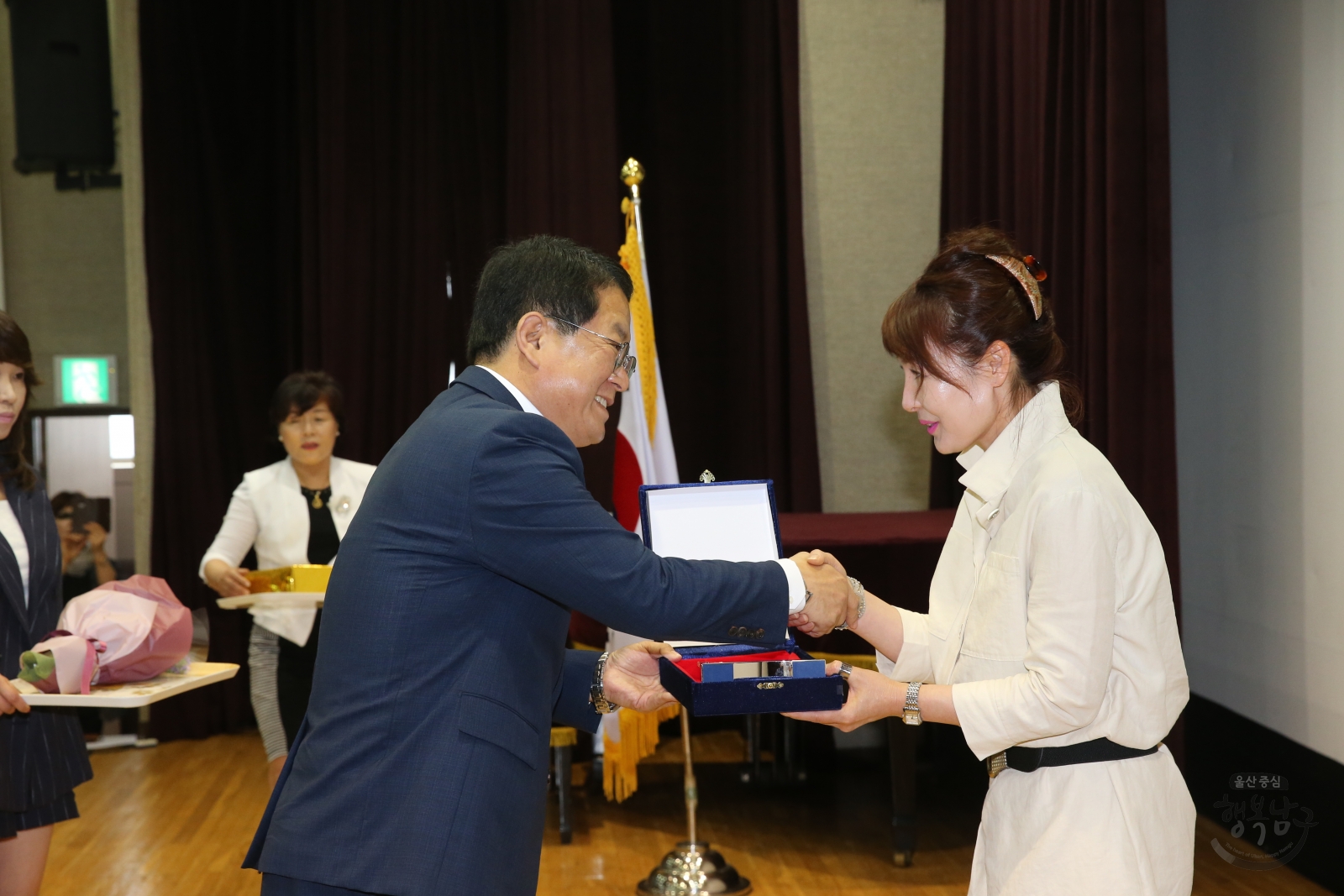 미용사회 울산광역시남구지회 유공자 표창장 수여 의 사진