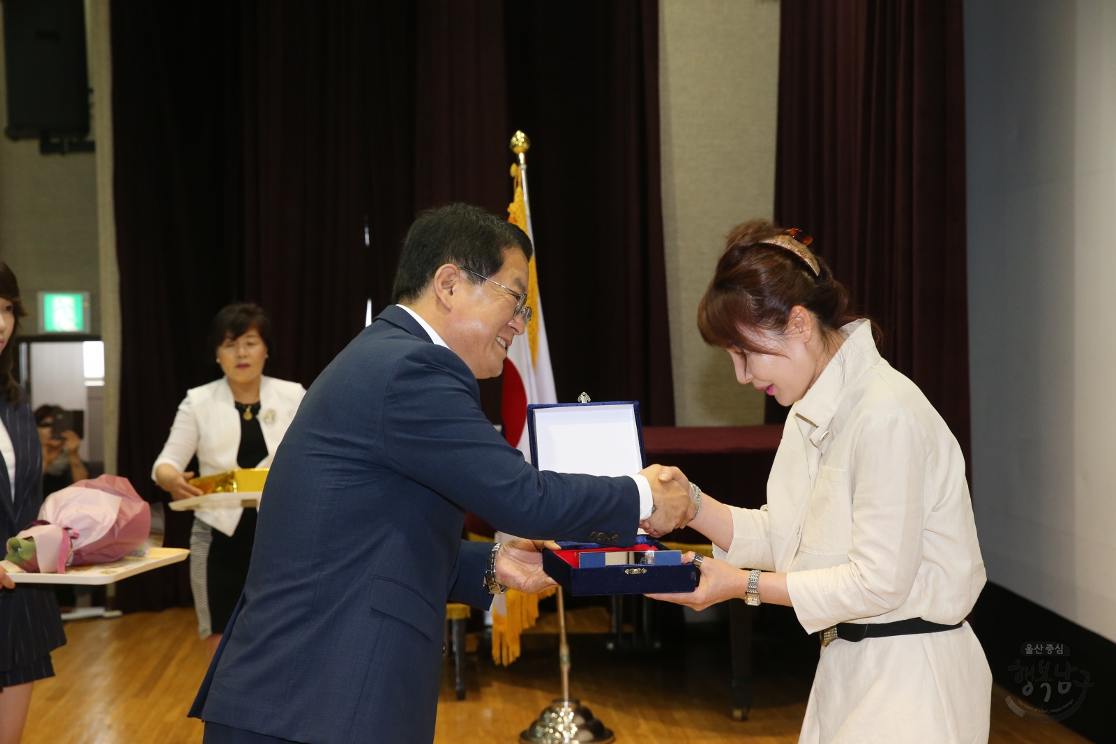 미용사회 울산광역시남구지회 유공자 표창장 수여 의 사진