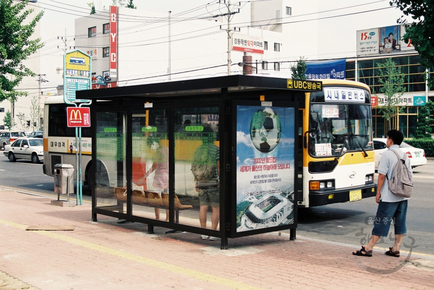7월 소식지 사진 - 버스승강장, 번영로 전경 의 사진