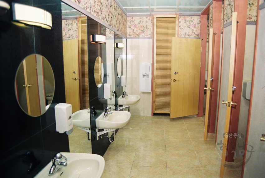 구청 화장실 개축 의 사진