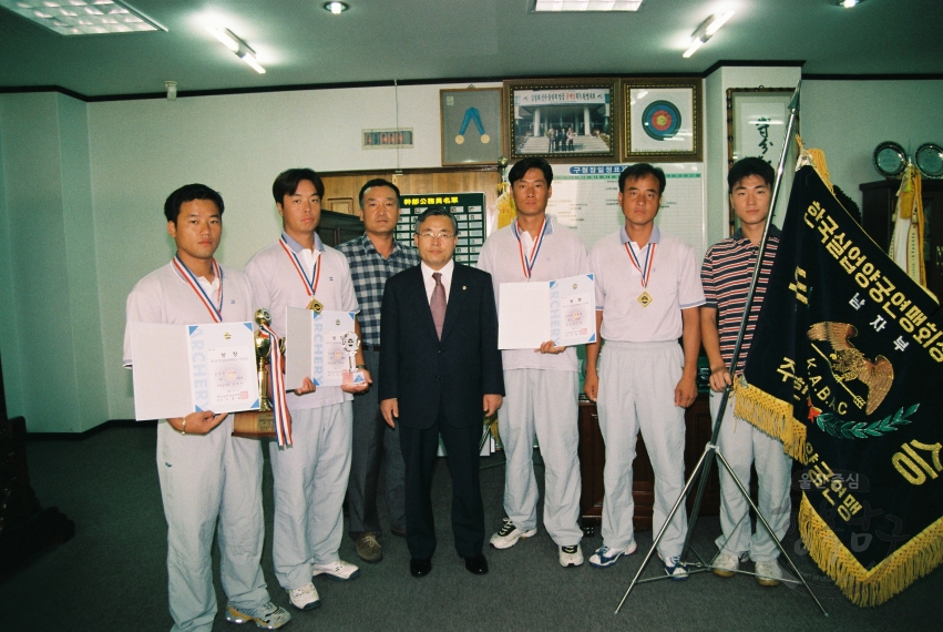 한국실업양궁연맹 회장기 단체전 우승, 남구 양궁팀 내방 의 사진