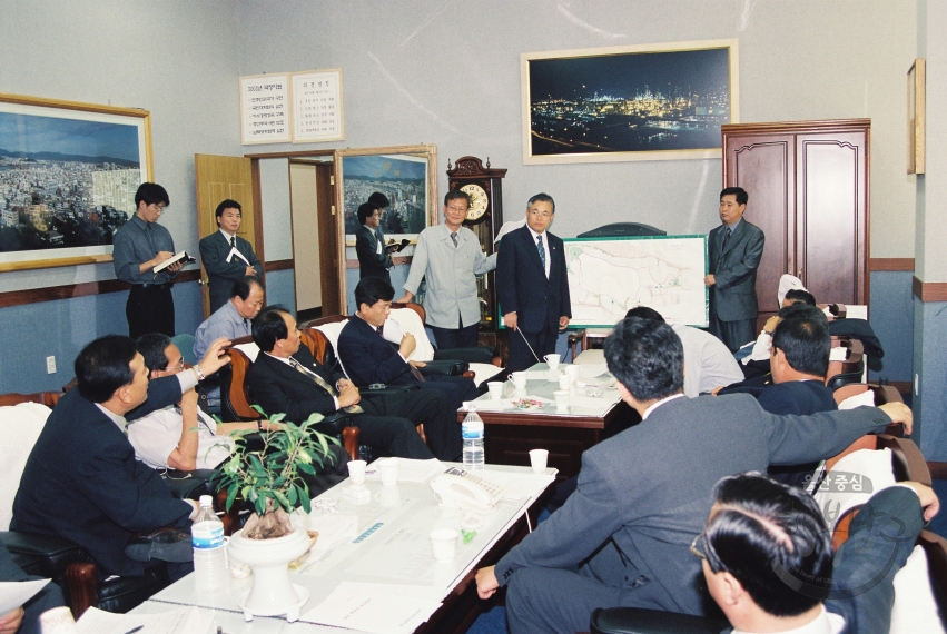 의원간담회 (남산지연 학교부지 선정관련) 의 사진