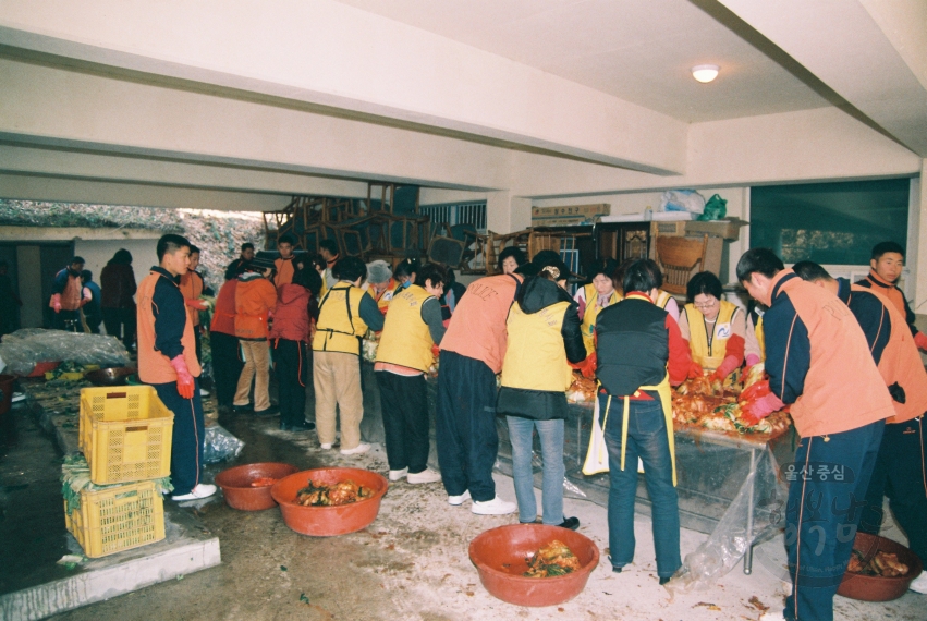 남구 여성자원봉사회 울산양육원 김장담그기 의 사진