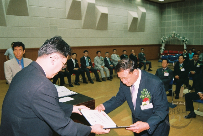 6.13 선거 당선자 당선증 전달식 의 사진