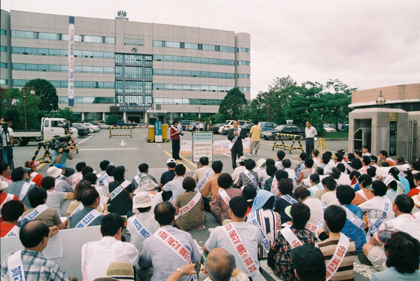 홈플러스 인근 시장상인 구청 앞 시위 의 사진