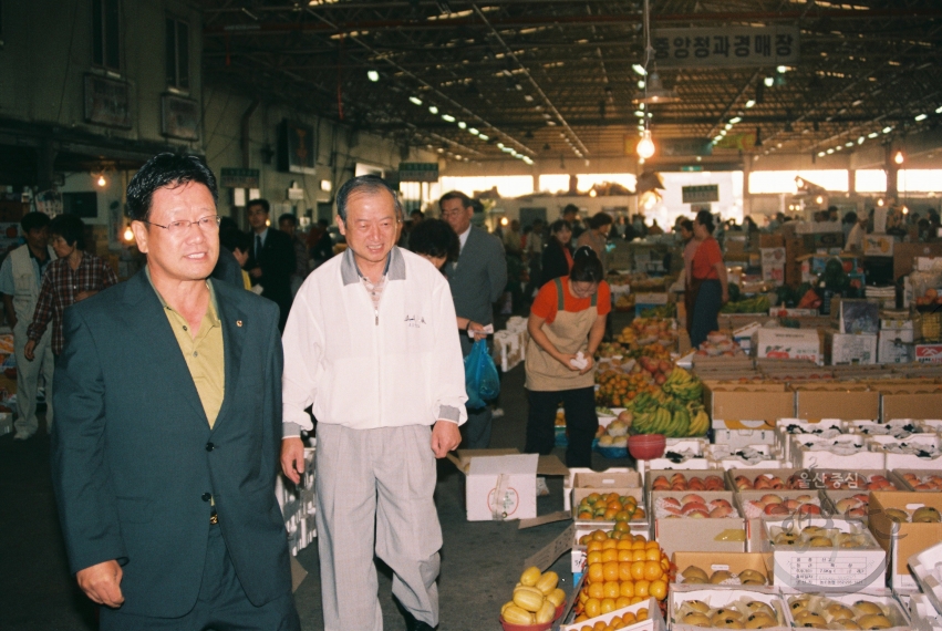최병국 의원 농수산물 시장 위문 의 사진