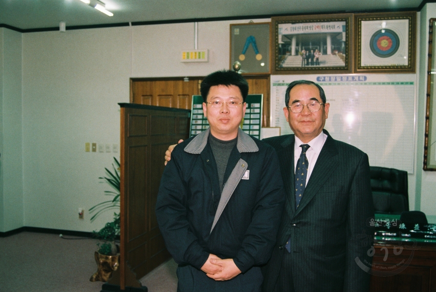 이수성 전 총리 내방 의 사진