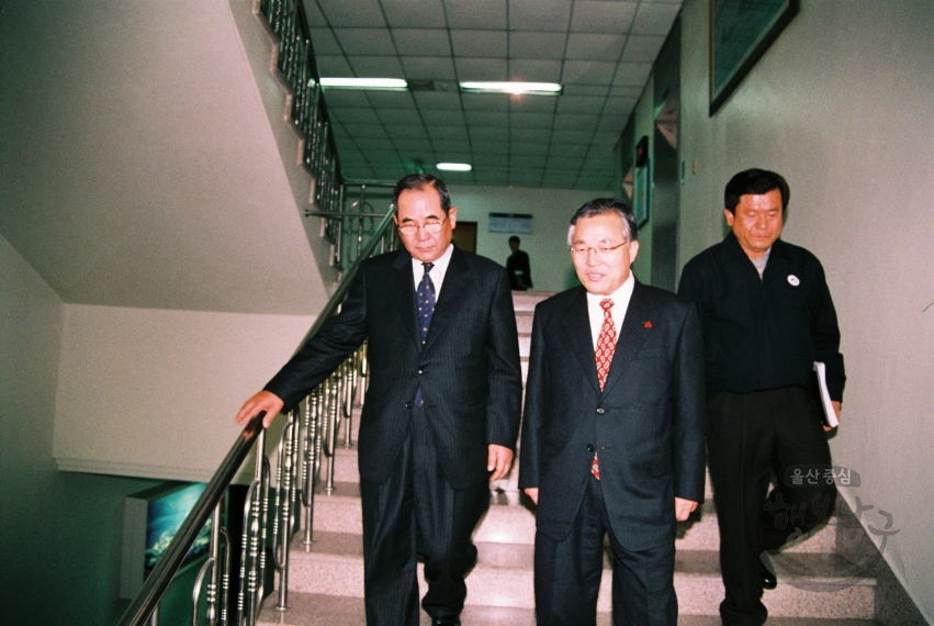 이수성 전 총리 내방 의 사진