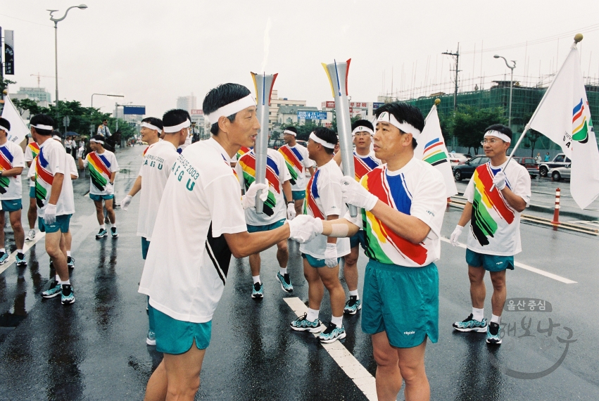 2003 하계 유니버시아드대회 성화봉송 의 사진