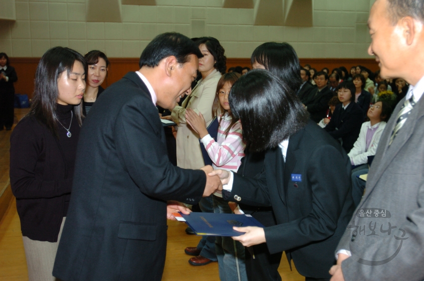 대통령기제24회 국민독서경진울산남구대회 및 제1회남구사랑학생백일장시상식 의 사진