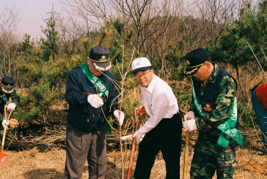 2004년 나무심기 행사 의 사진