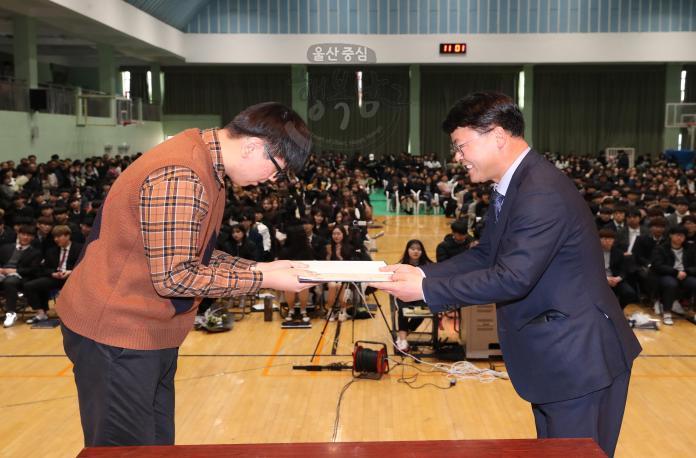 삼산고등학교 졸업식 의 사진