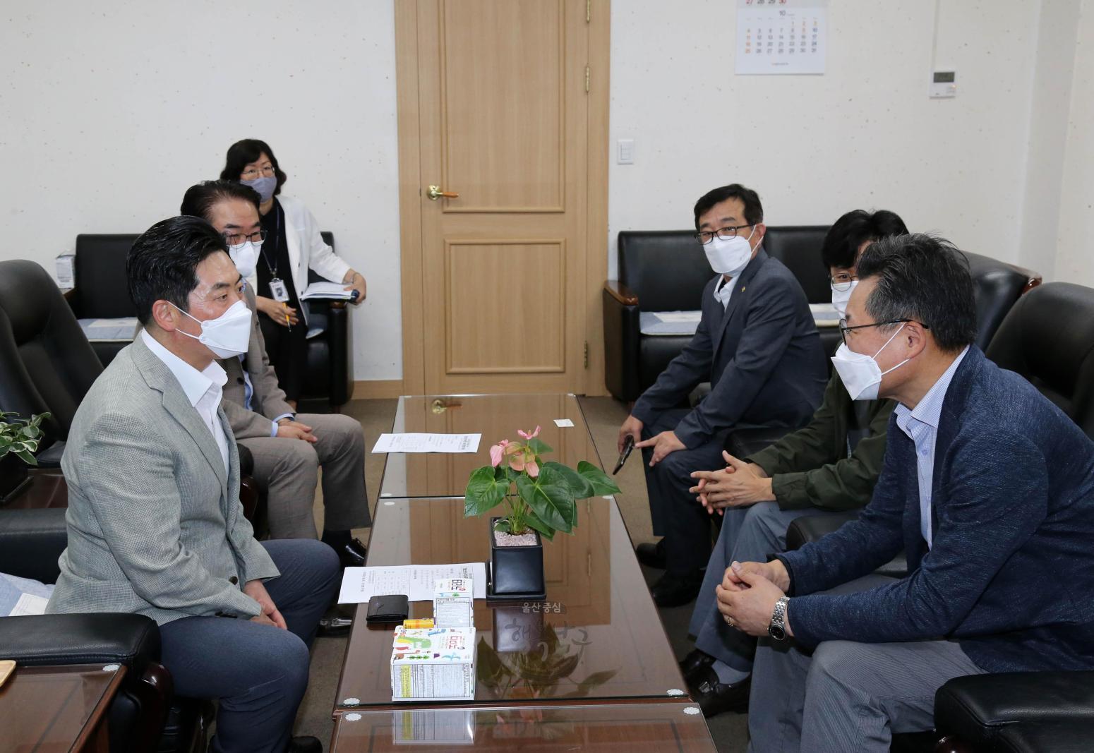 울산남구약사회 사랑의 영양제 전달식 의 사진