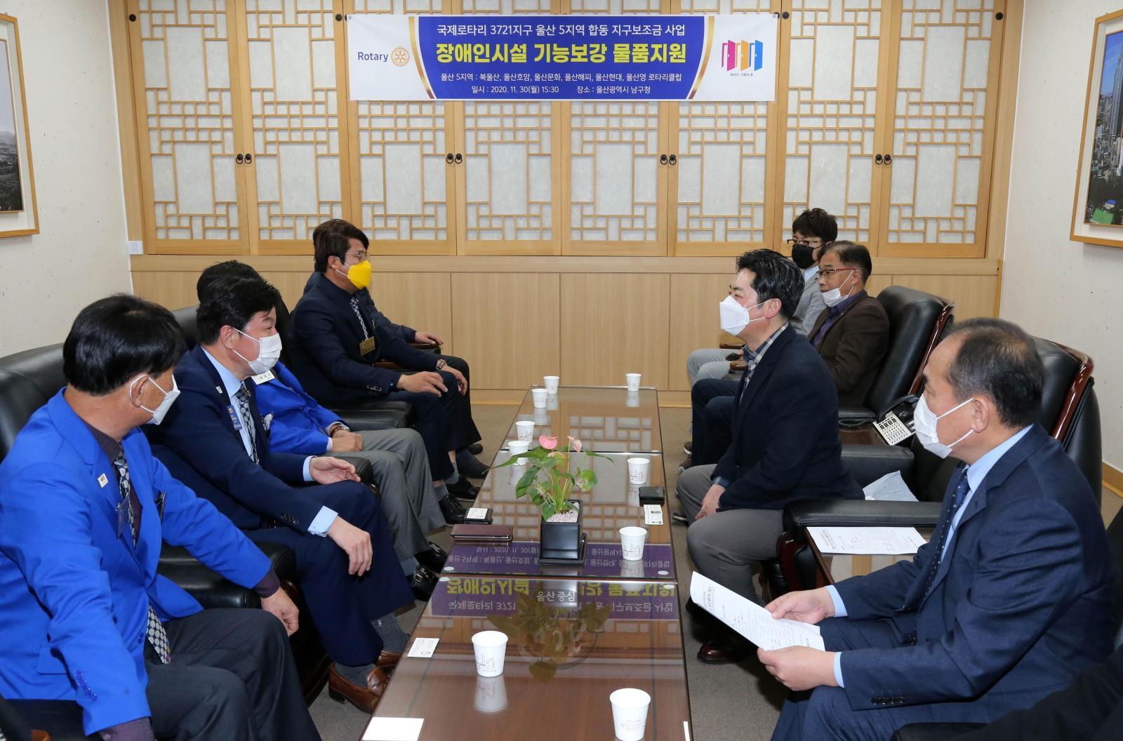 국제로타리3721지구 물품지원 전달 의 사진