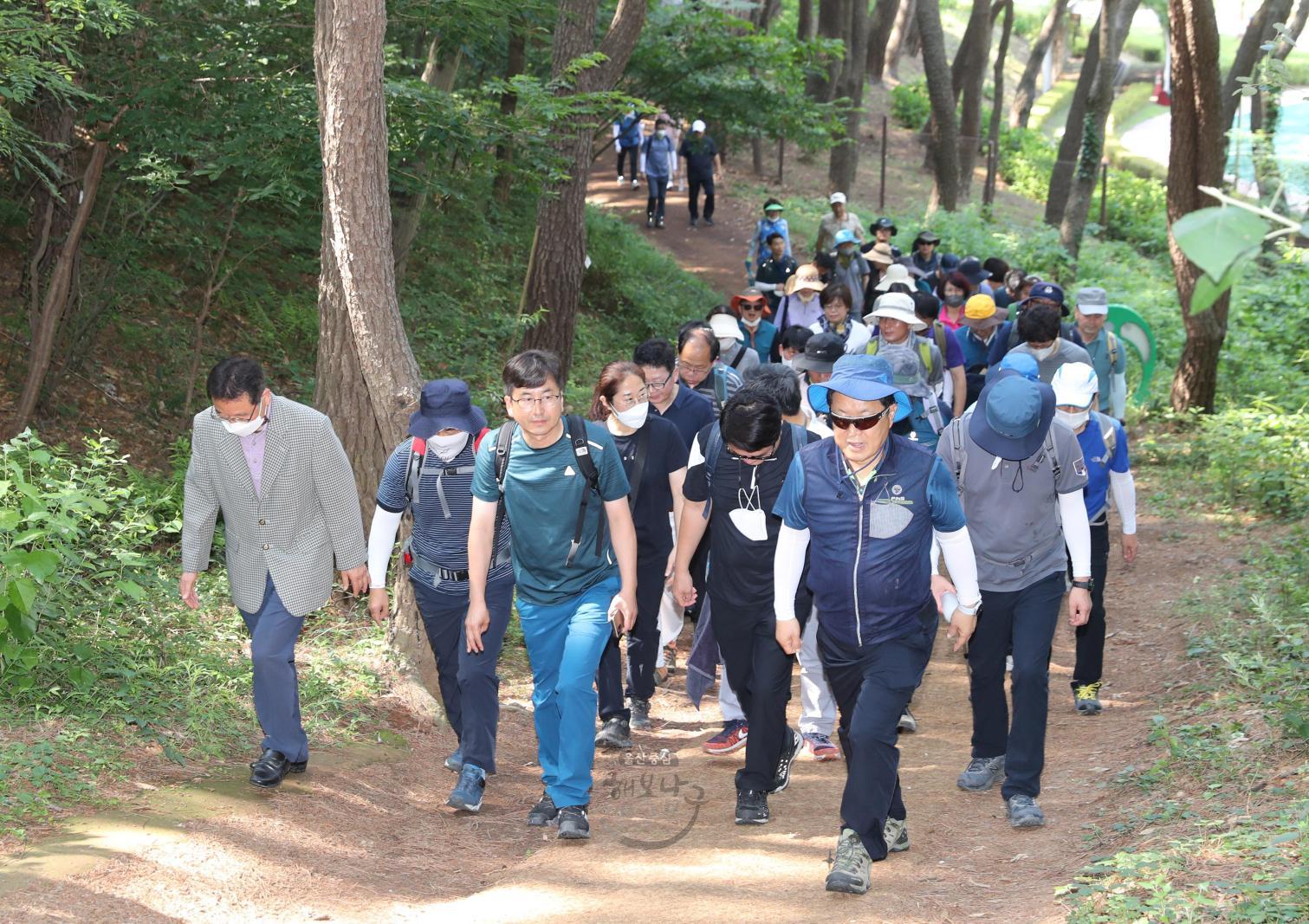 남구청 간부공무원 솔마루길 걷기 행사 의 사진