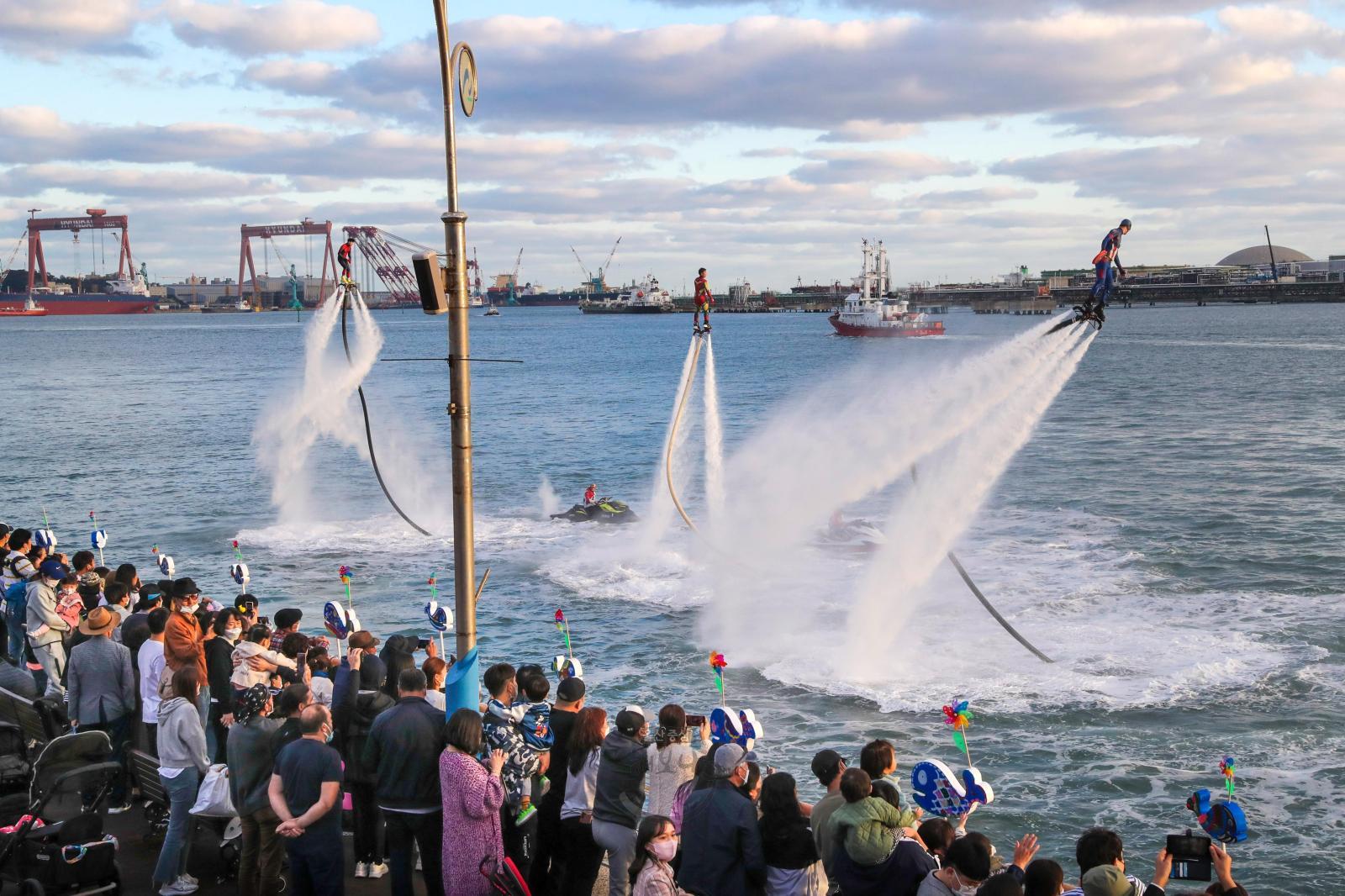 2022 울산고래축제 장생이 수상쇼 의 사진