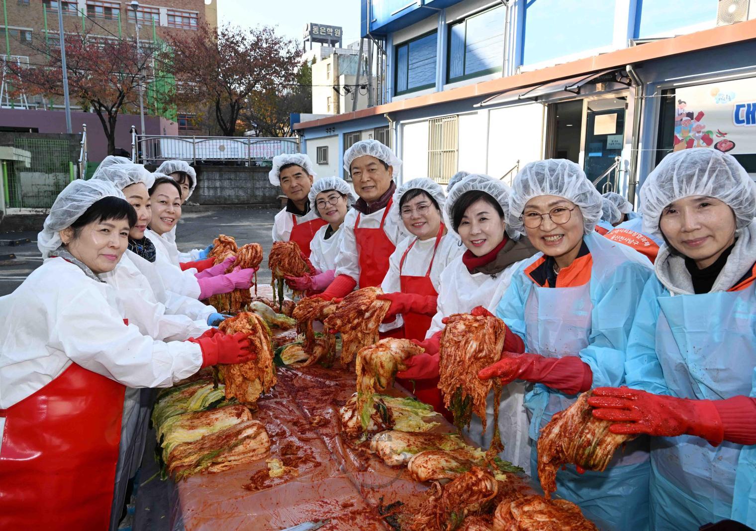 대현1촌! 다함께 김장김치 나누기 행사 의 사진