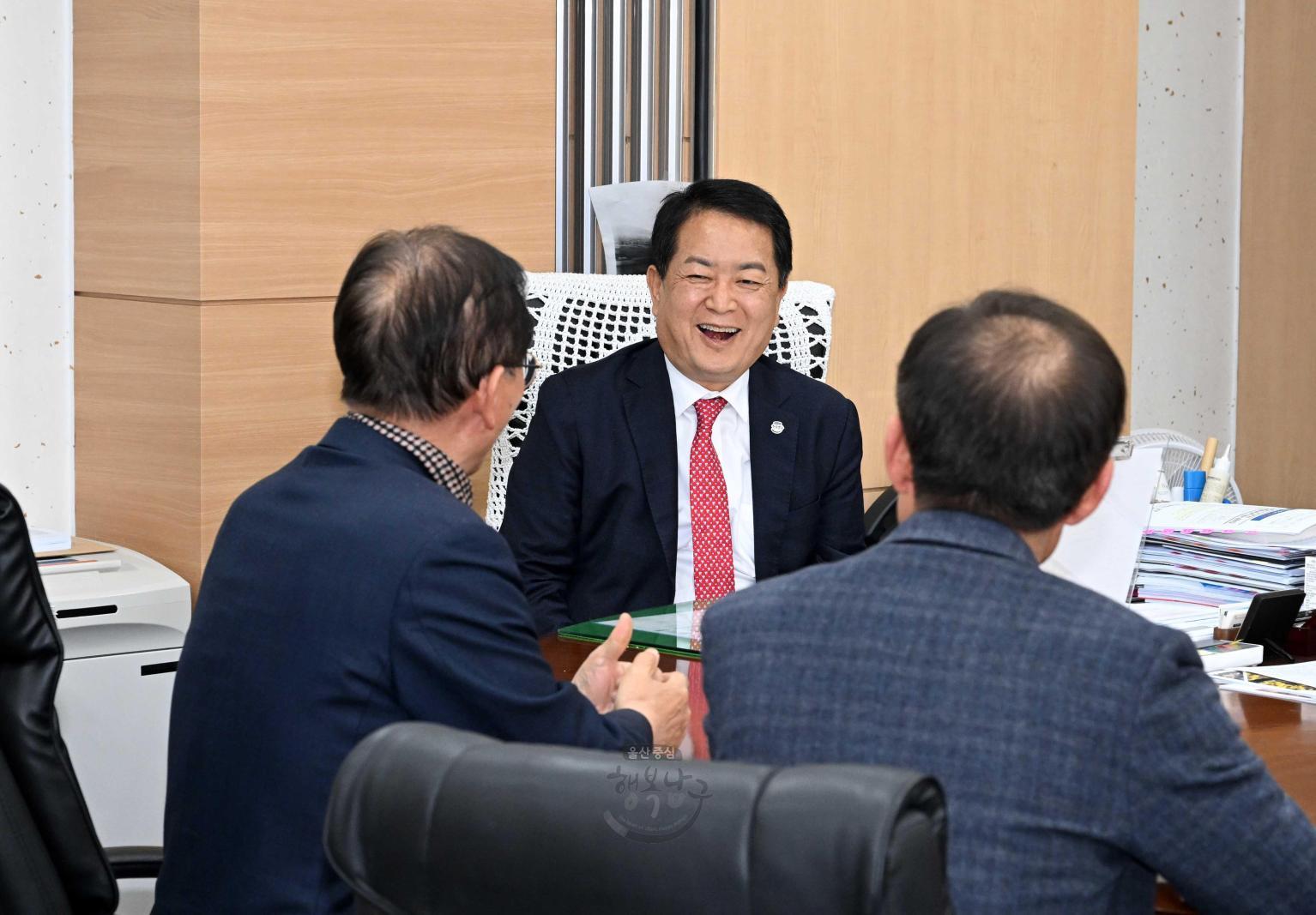 행정동우회 내방 의 사진
