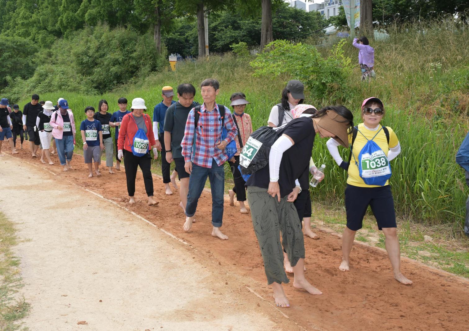 남구 태화강 황토 맨발길 걷기대회 의 사진
