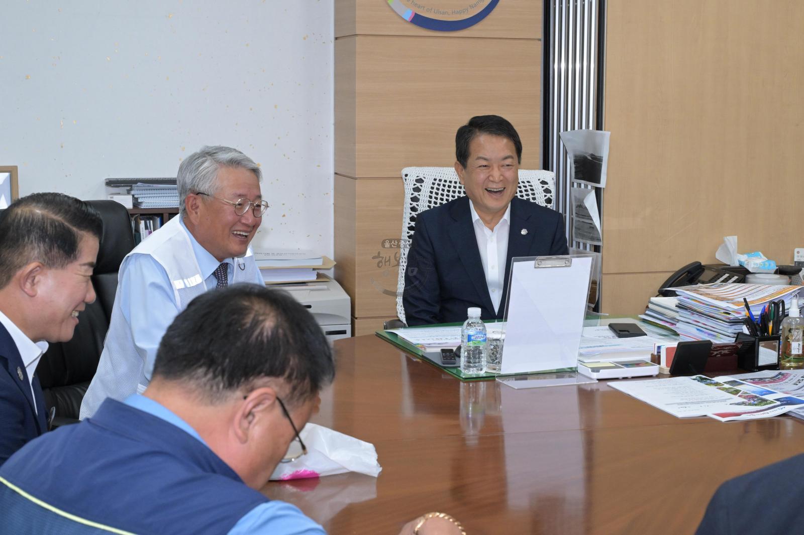 대우여객자동차(주), 우리버스(주) 이웃돕기 후원물품(감자) 전달 의 사진
