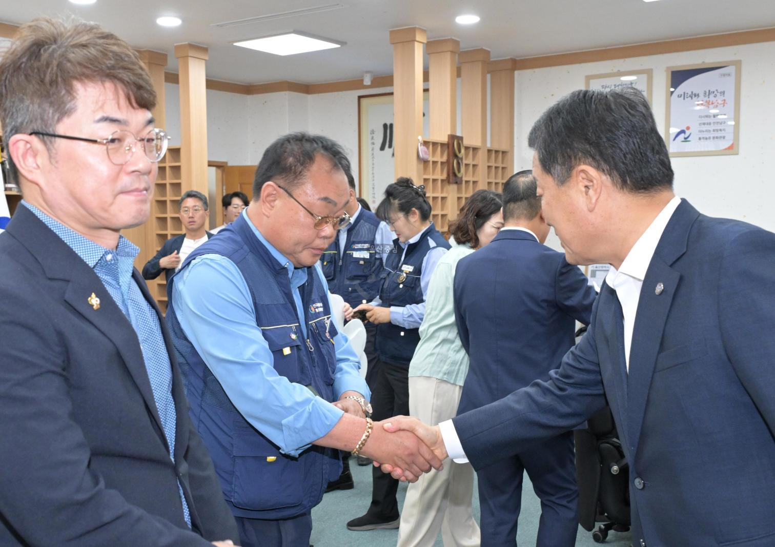 대우여객자동차(주), 우리버스(주) 이웃돕기 후원물품(감자) 전달 의 사진