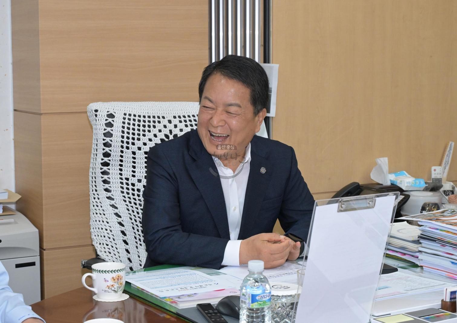 대우여객자동차(주), 우리버스(주) 이웃돕기 후원물품(감자) 전달 의 사진