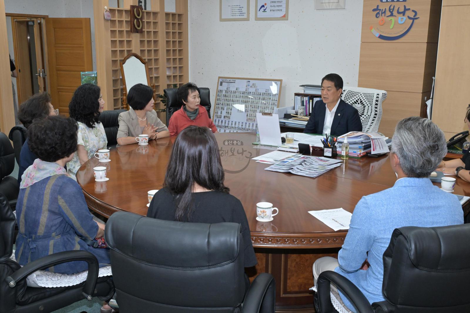 신정2동 자생단체장(통장회) 내방 의 사진