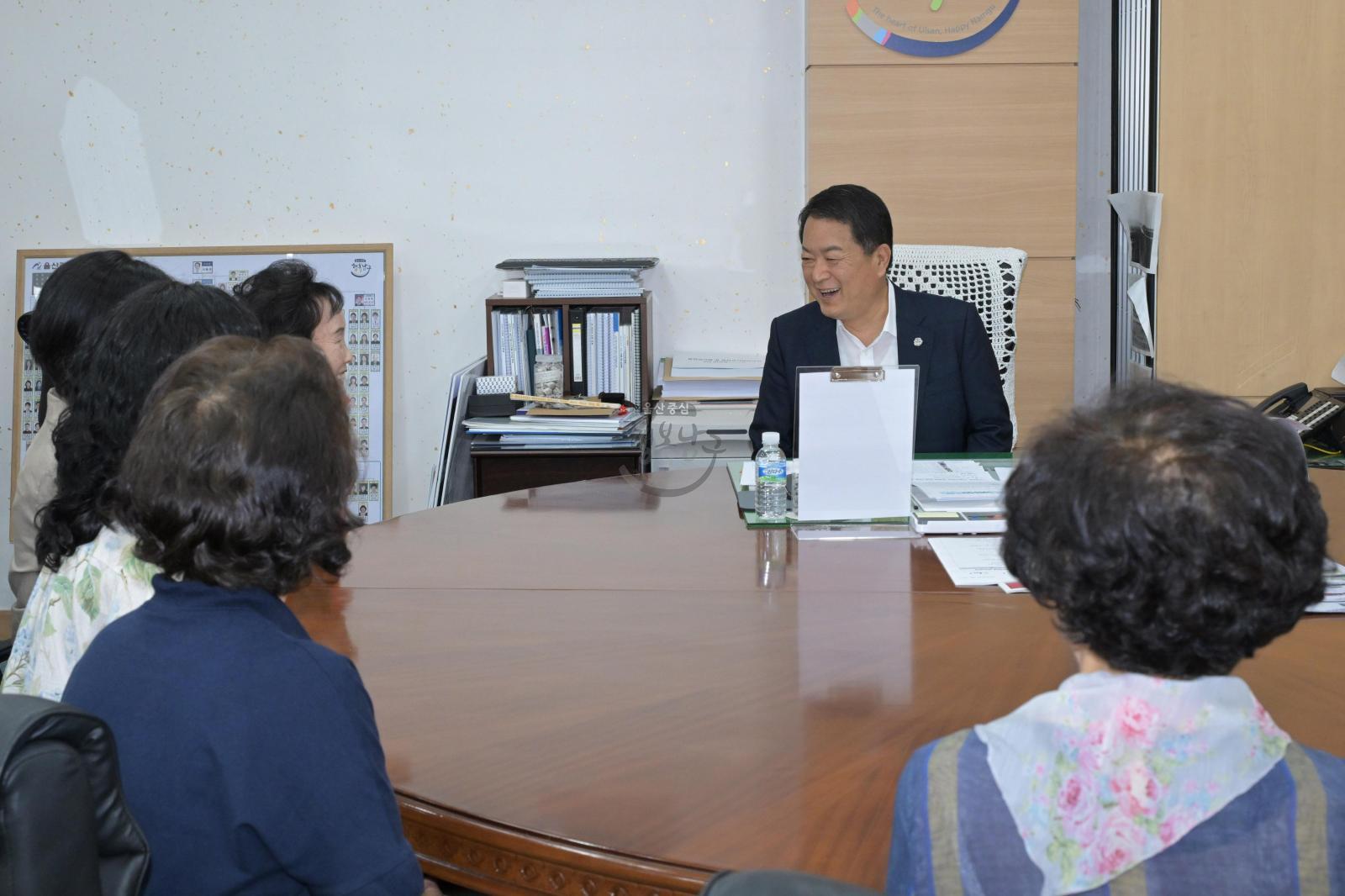 신정2동 자생단체장(통장회) 내방 의 사진