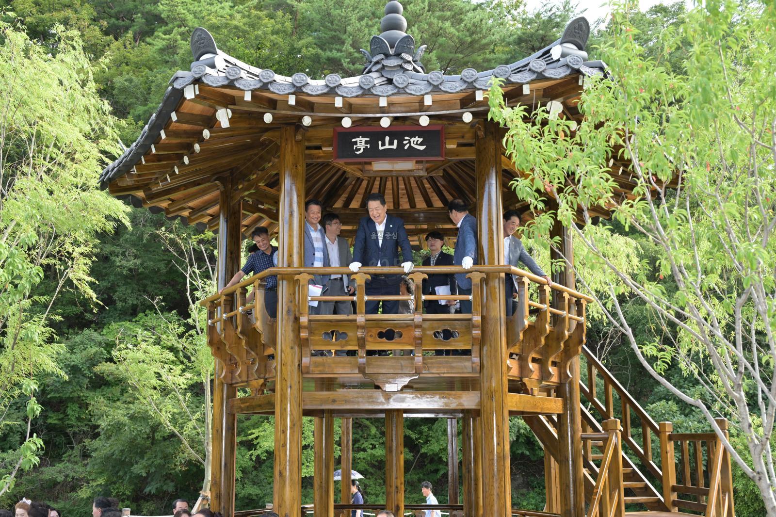 지산저수지 수변경관 조성사업 준공식 의 사진