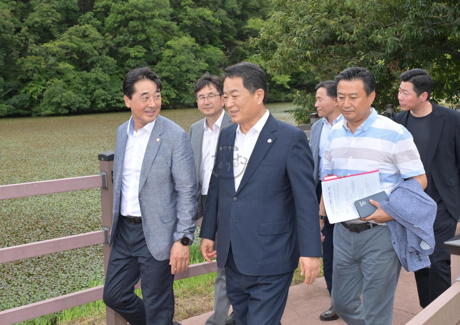 지산저수지 수변경관 조성사업 준공식 의 사진
