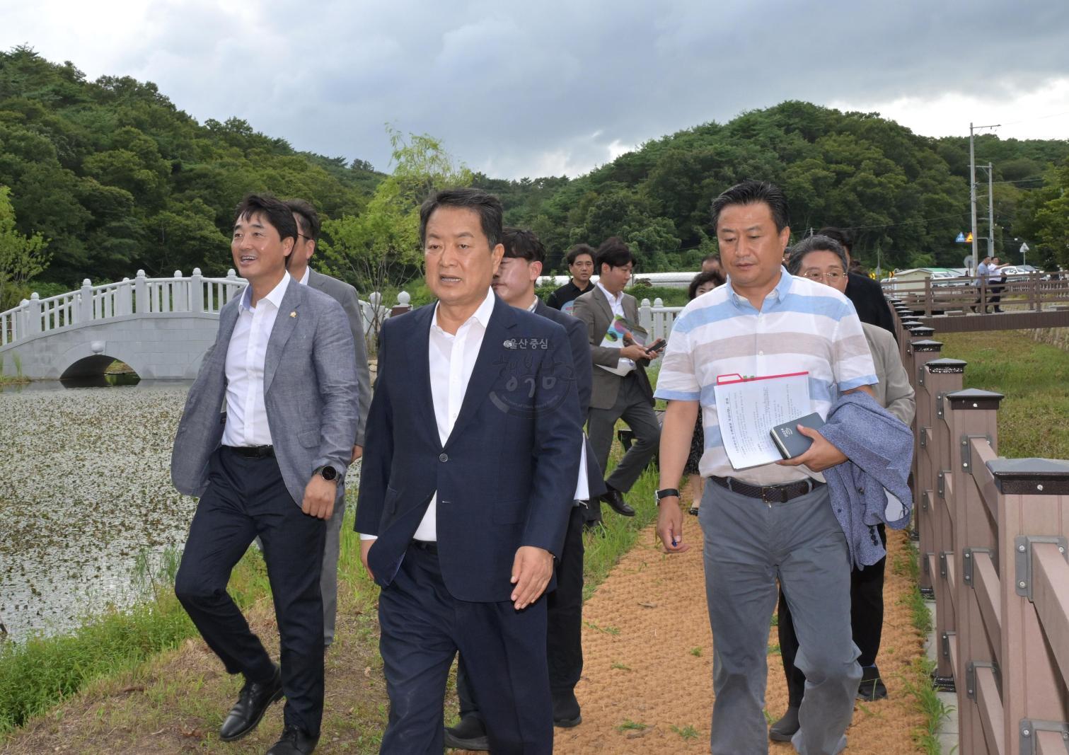 지산저수지 수변경관 조성사업 준공식 의 사진